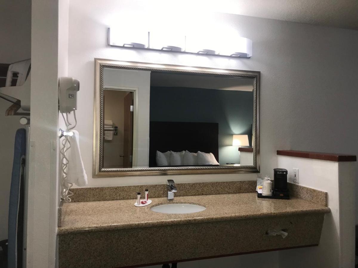 Hotel Days & By Wyndham