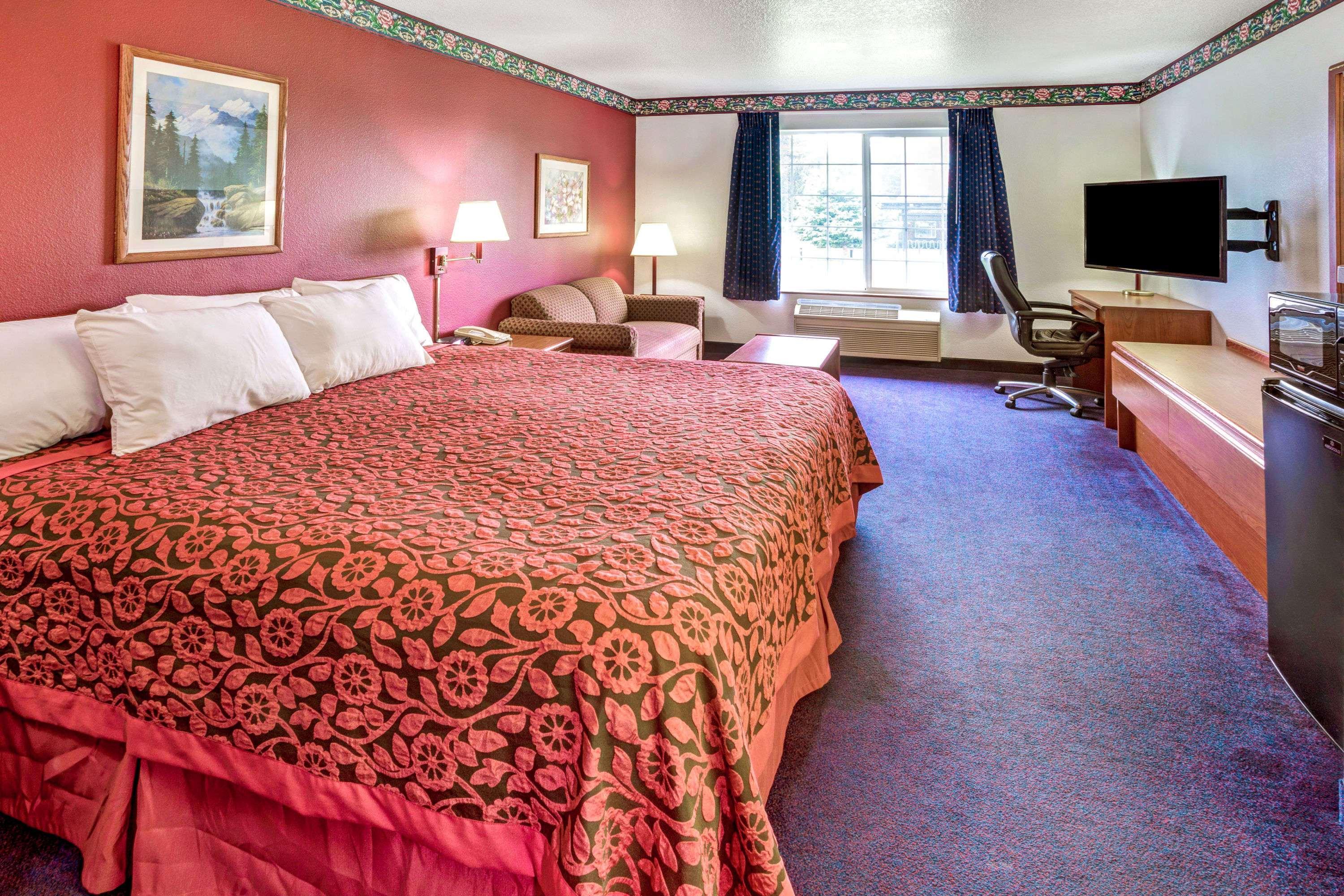 Days & By Wyndham Hotel
