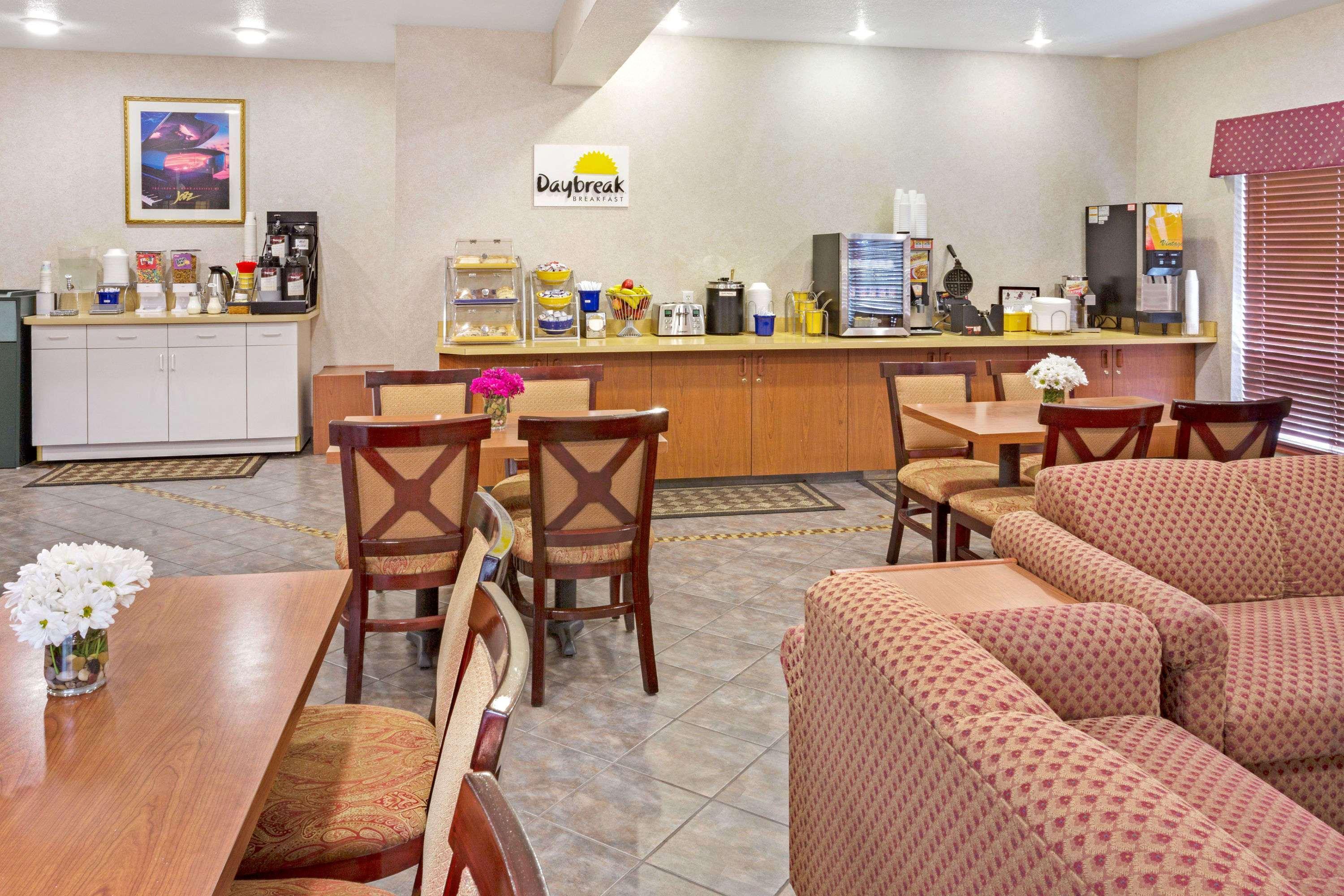 Days & By Wyndham Hotel